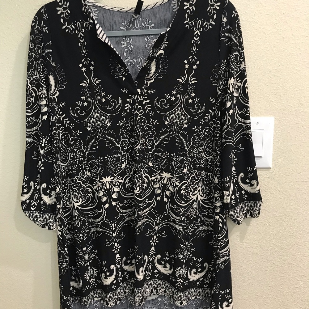 Glitzy Girlz Boutique Tunic Black and White